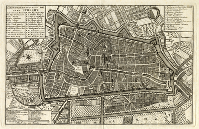 214026 Plattegrond van de stad Utrecht met directe omgeving; met stratenplan, wegen en watergangen en gearceerde en ...